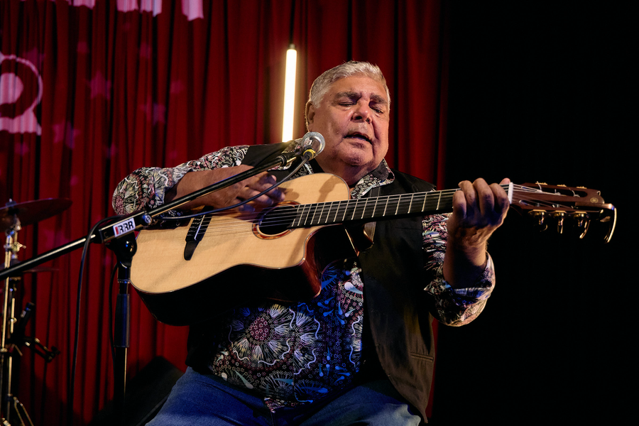 Roger Knox Live at RRR 6