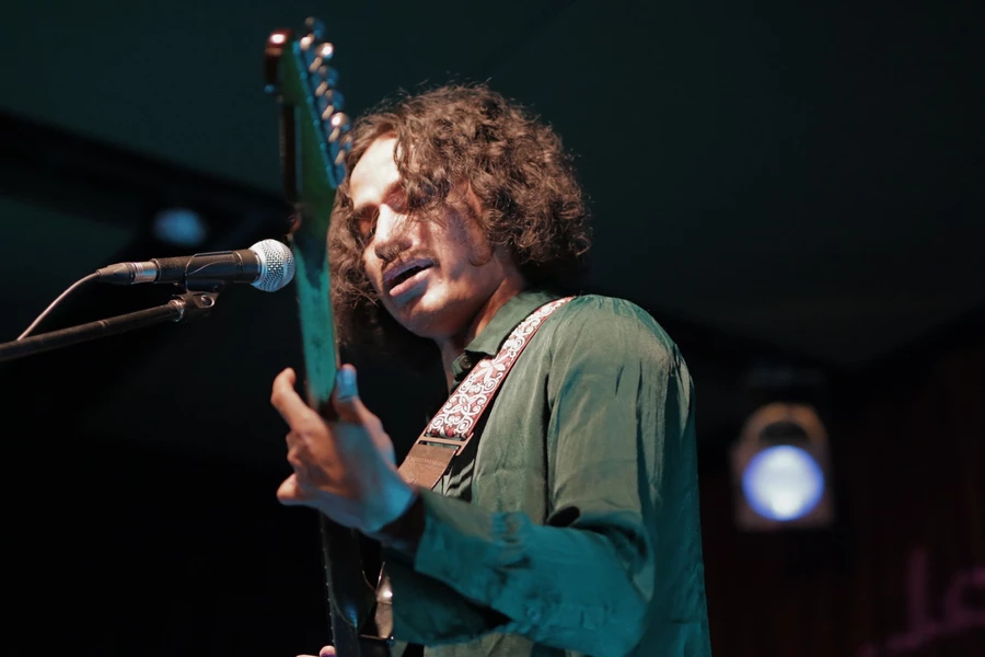 Articles: Photo Gallery: Ali Live at RRR — Triple R 102.7FM, Melbourne ...