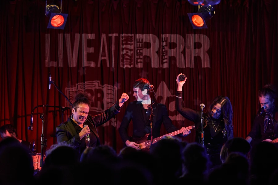 Vika & Linda Live at RRR 8