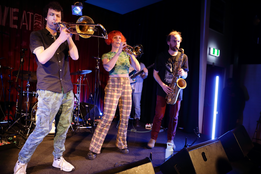 The Seven Ups Live at RRR 7