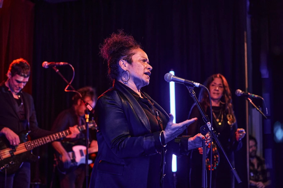 Vika & Linda Live at RRR 4