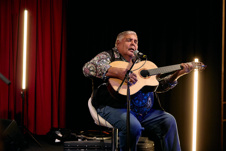 Roger Knox Live at RRR 10