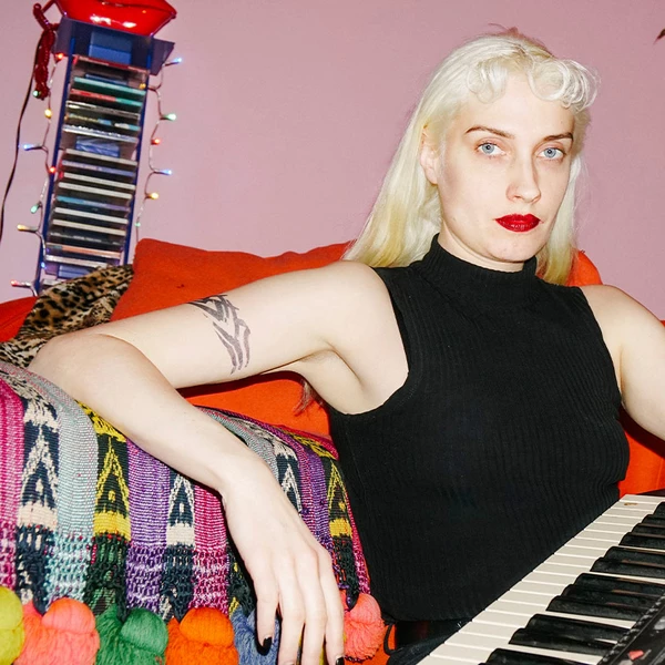 molly nilsson press colour