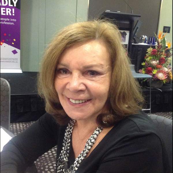 Dr Lois Peeler
