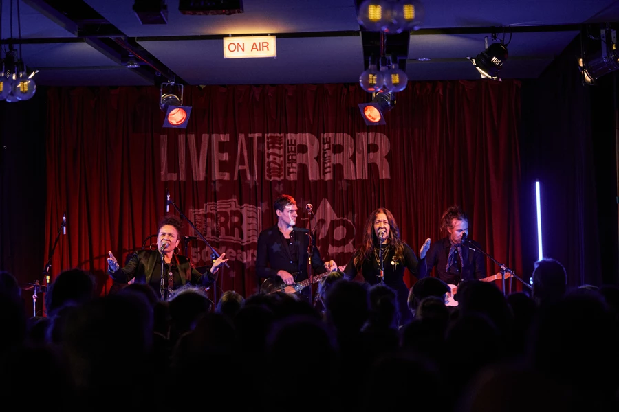 Vika & Linda Live at RRR 2