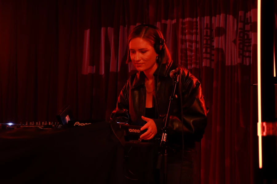 Live at RR: RONA. 6