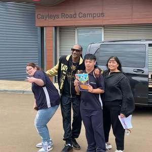 Warringa Park Students Photographed With Snoop Dogg