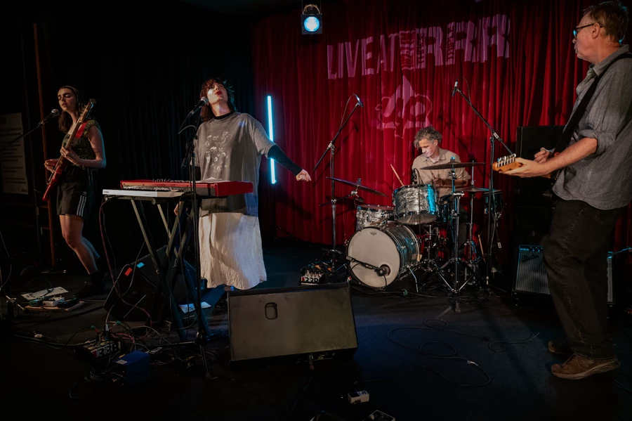 Mess Esque Live at RRR 10