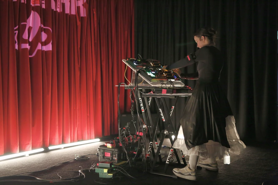 Ela Minus Live at RRR 7