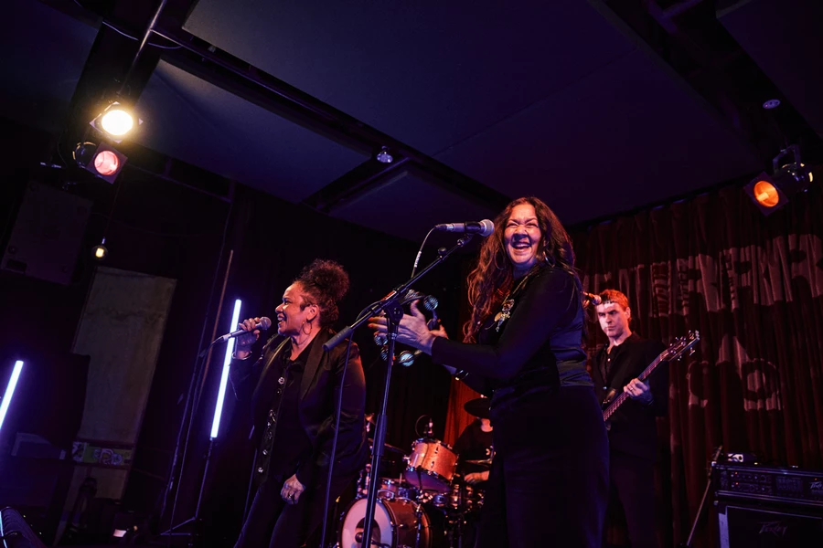 Vika & Linda Live at RRR 7