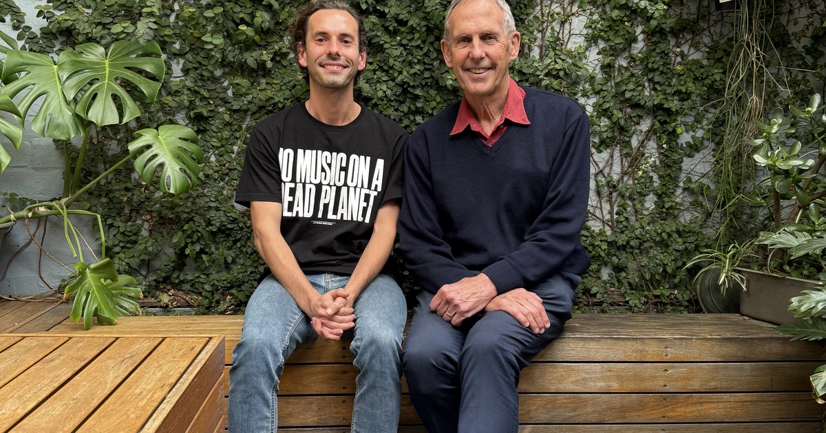 Segments: Future Perfect: Bob Brown Discusses the Legacy of Community Radio — Triple R 102.7FM, Melbourne Independent Radio