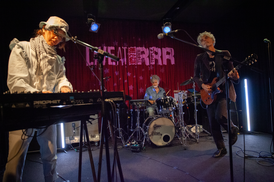 Blonde Redhead Live at RRR 4