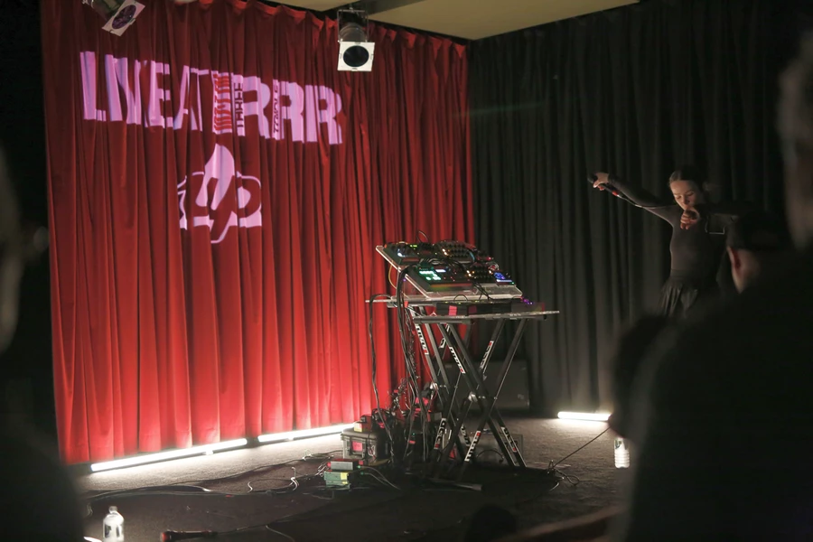 Ela Minus Live at RRR 6