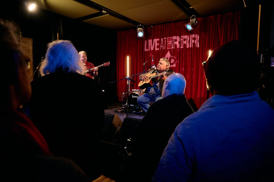 Roger Knox Live at RRR 8