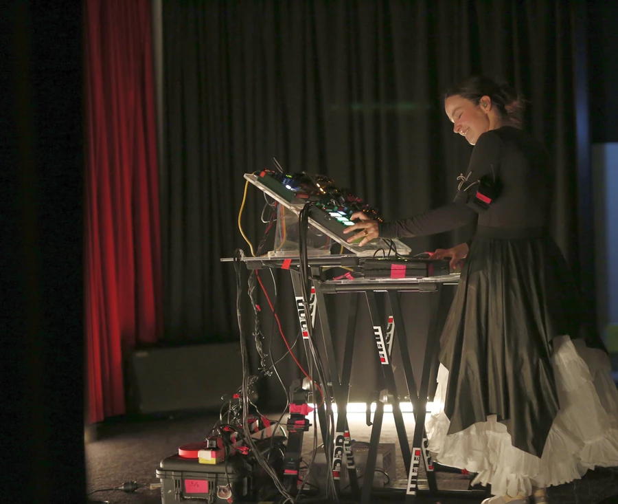 Ela Minus Live at RRR 9