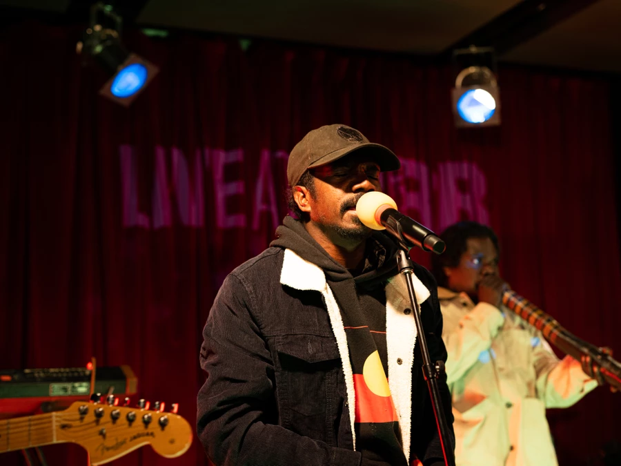 King Stingray Live at RRR 5