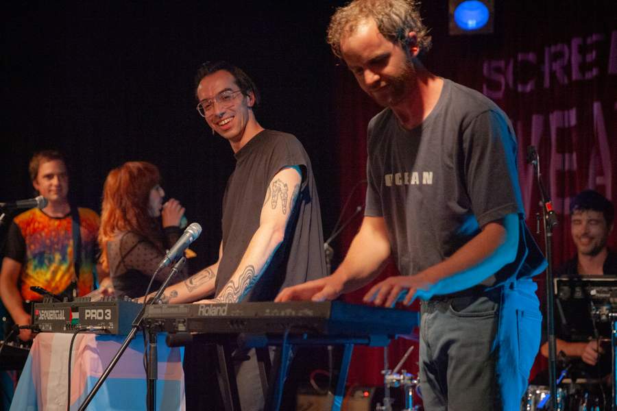 screensaver Live at RRR 9