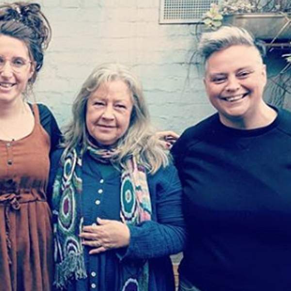 Noni Hazelhurst on Breakfasters