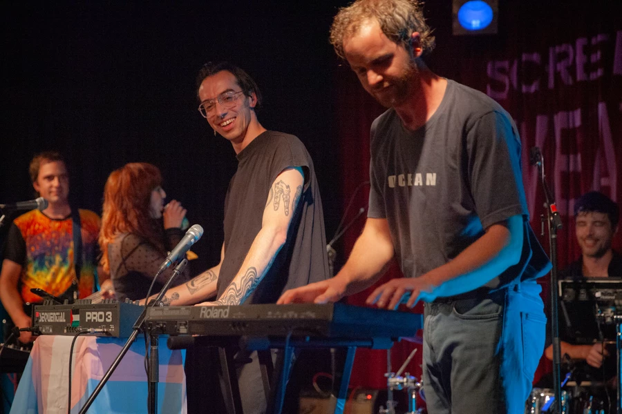 screensaver Live at RRR 9