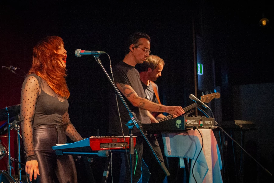 screensaver Live at RRR 5