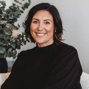 Dr Amber Hart