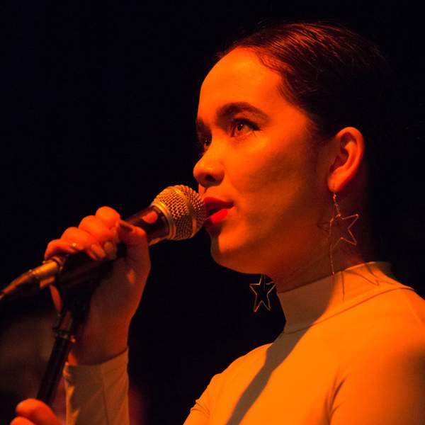 Tiana Khasi Live