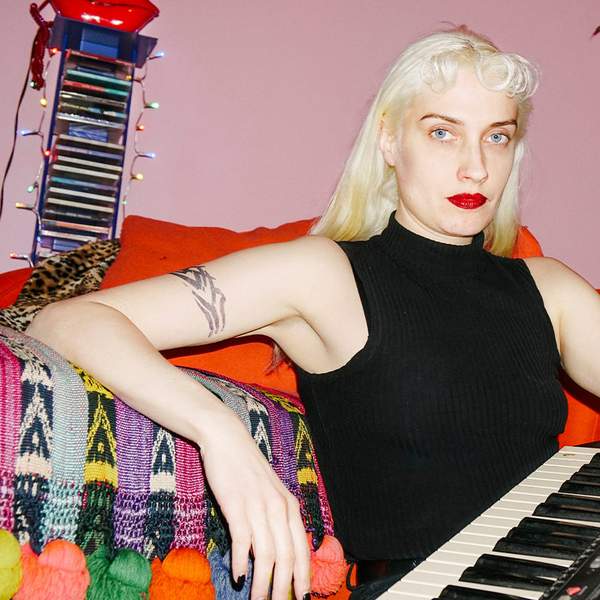 molly nilsson press colour