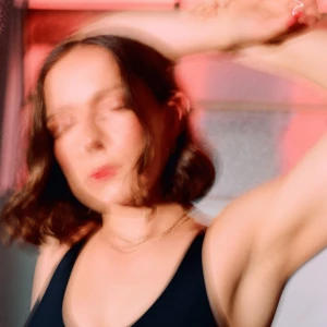 Hannah Cameron 'Arm's Length' single artwork