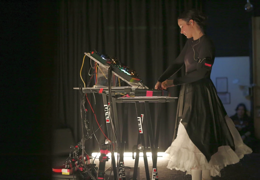 Ela Minus Live at RRR 8